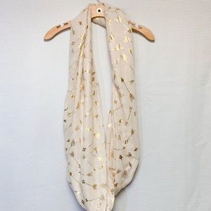 Gorgeous Shimmery White & Gold Scarf 🤍